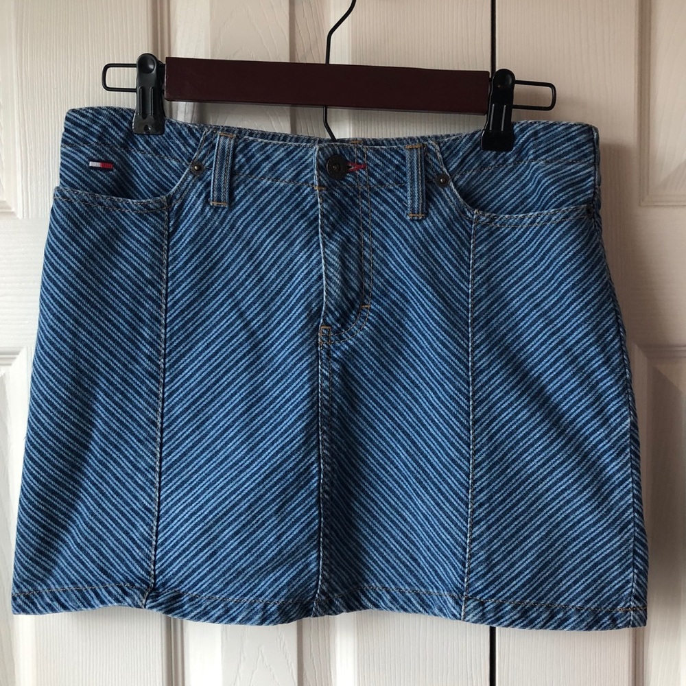 Retro Tommy Hilfiger denim skirt. SIZE 5